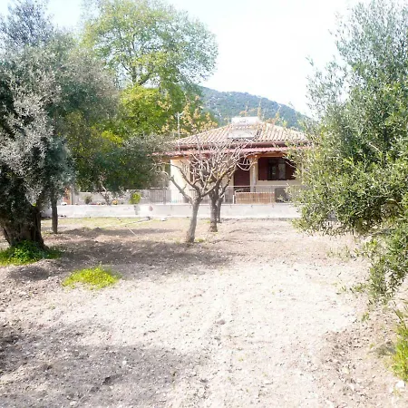 Lefkada Family Friendly House With Parking ,yard アパート *