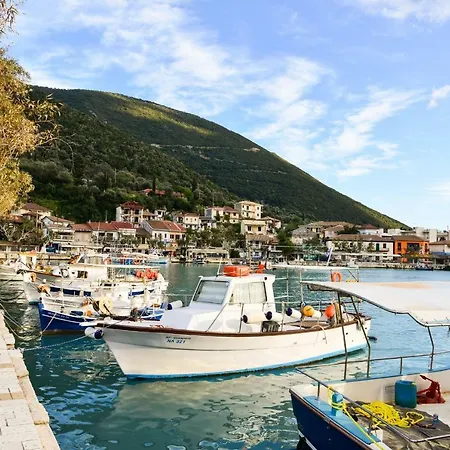 Lefkada Family Friendly House With Parking ,yard ニドリ