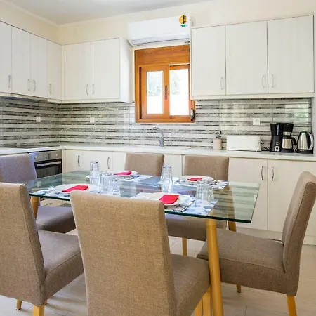 Lefkada Family Friendly House With Parking ,yard Appartement Nydri (Lefkada)